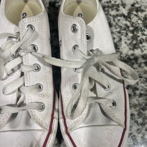 White converse kids size 2. Barely worn